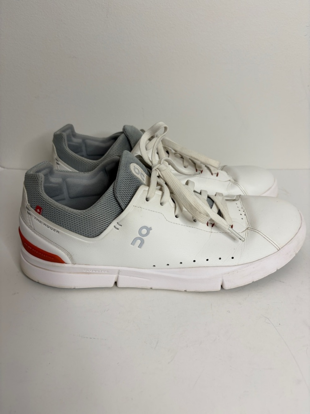 On Running The Roger Advantage Shoes Mens 12 White Flare Leather Tennis Sneakers